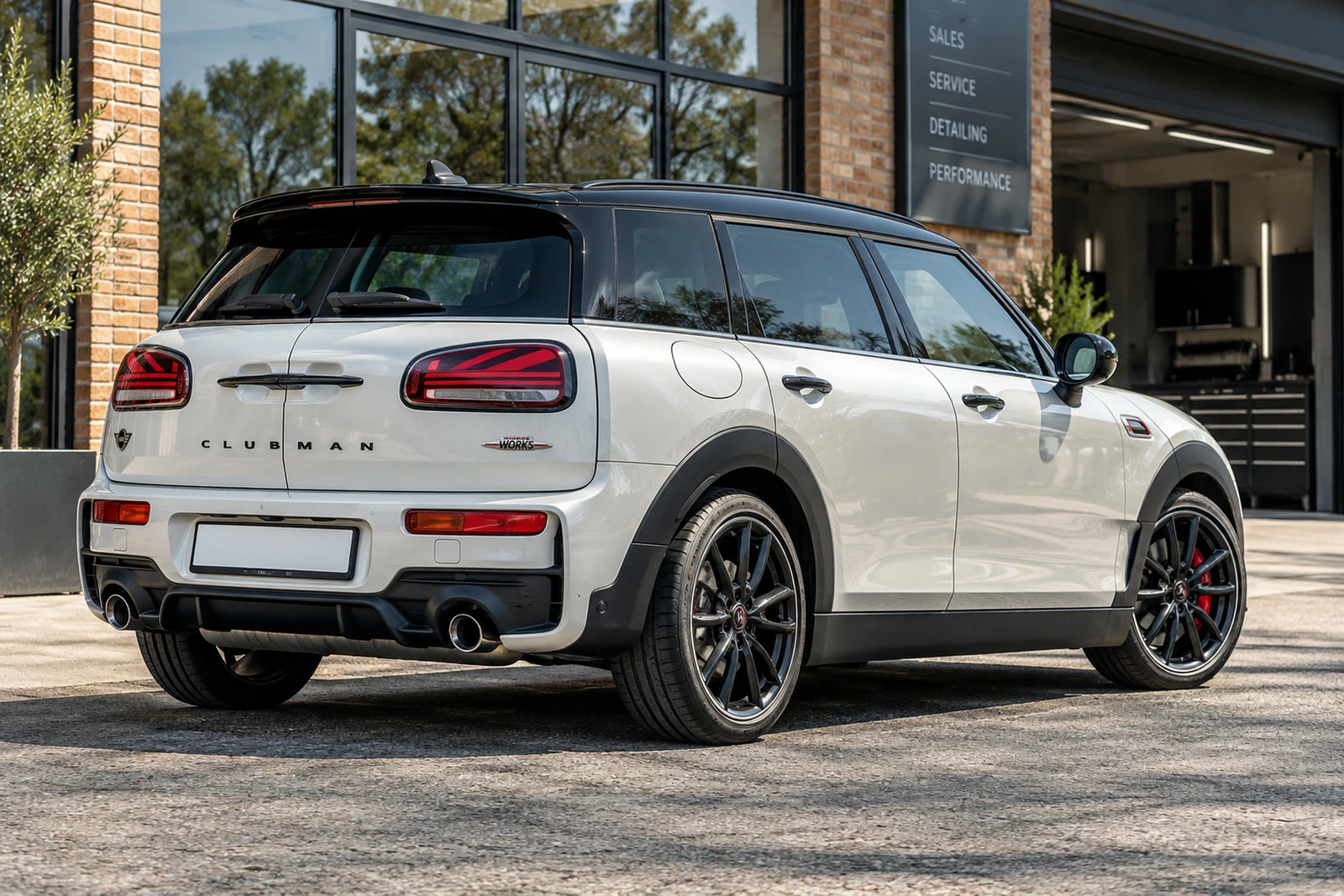АВТО 1007912 Мини JCW Клабмен белый Мастерская