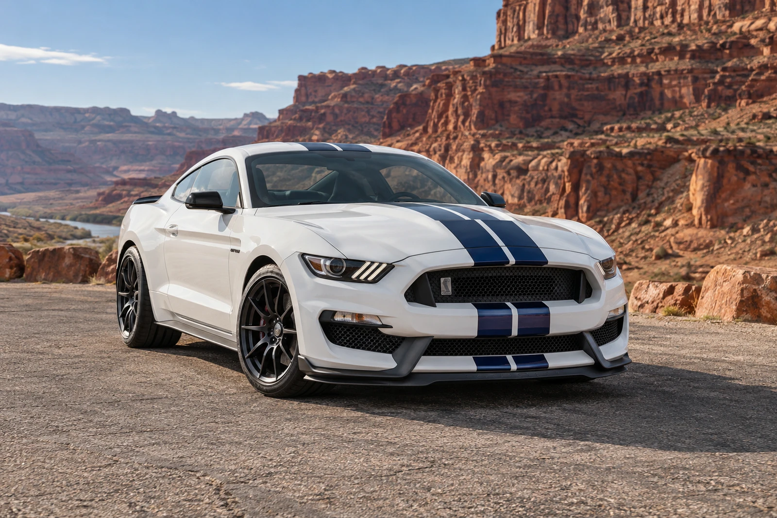 АВТО 1008396 Форд Шелби GT350 Белый Красная скала