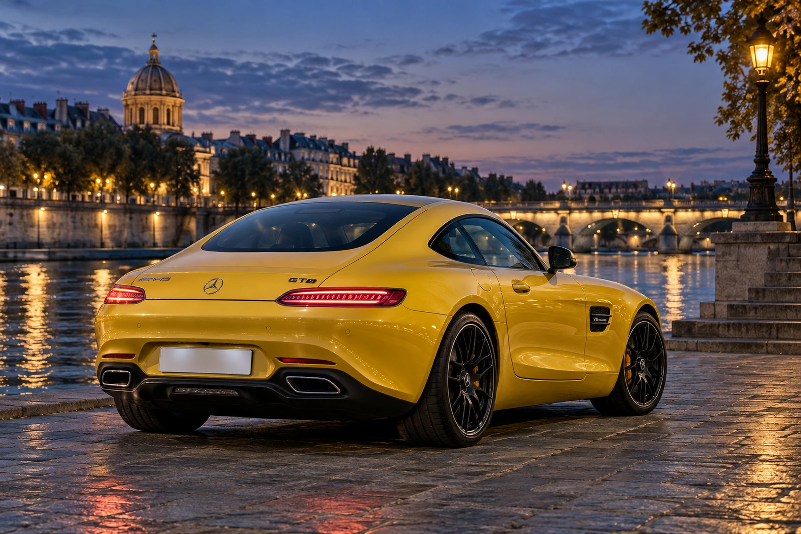АВТО 1008324 Мерседес AMG GT S Жёлтый Набережная
