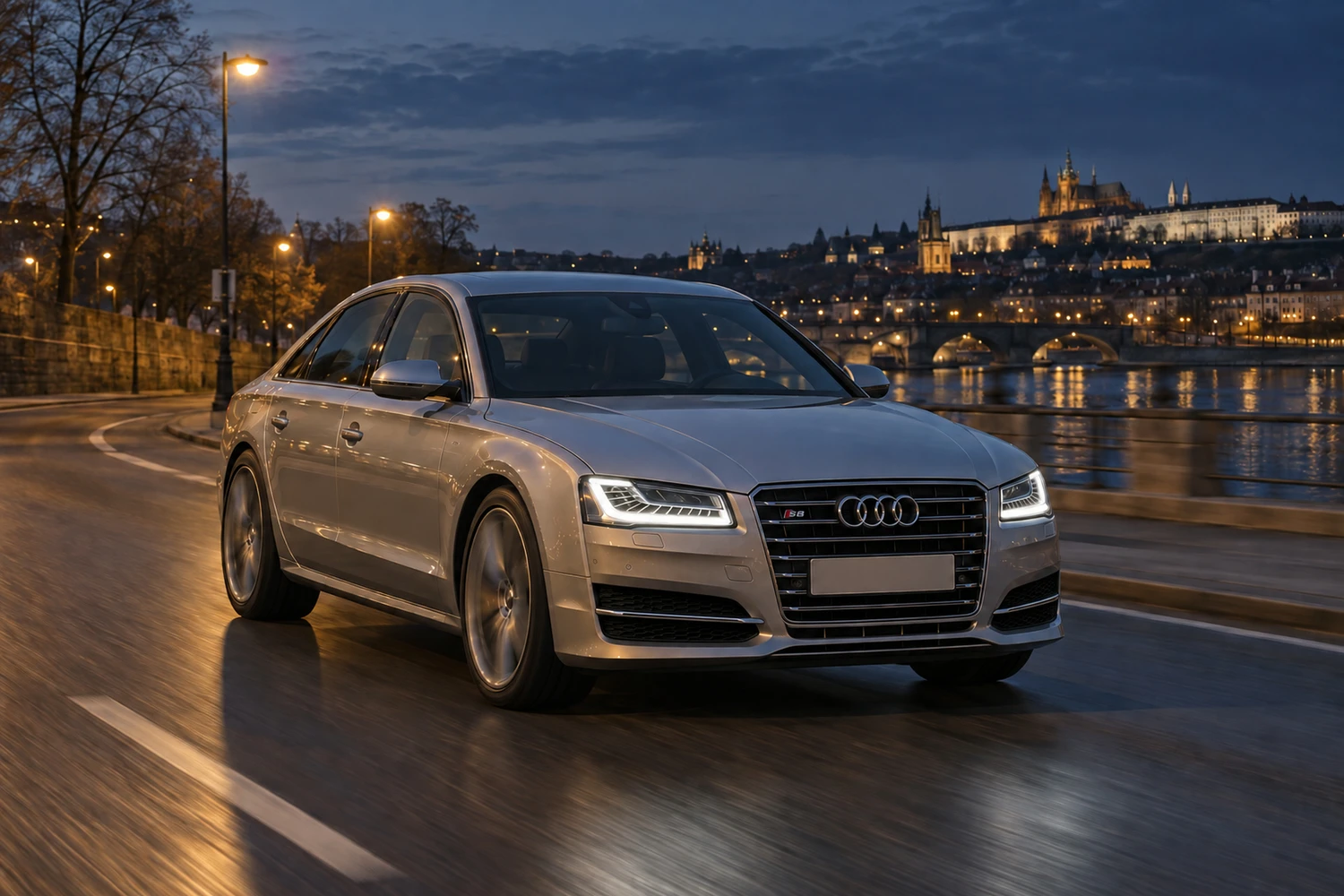 АВТО 1007346 Audi S8 D4 серебристый ночной проезд