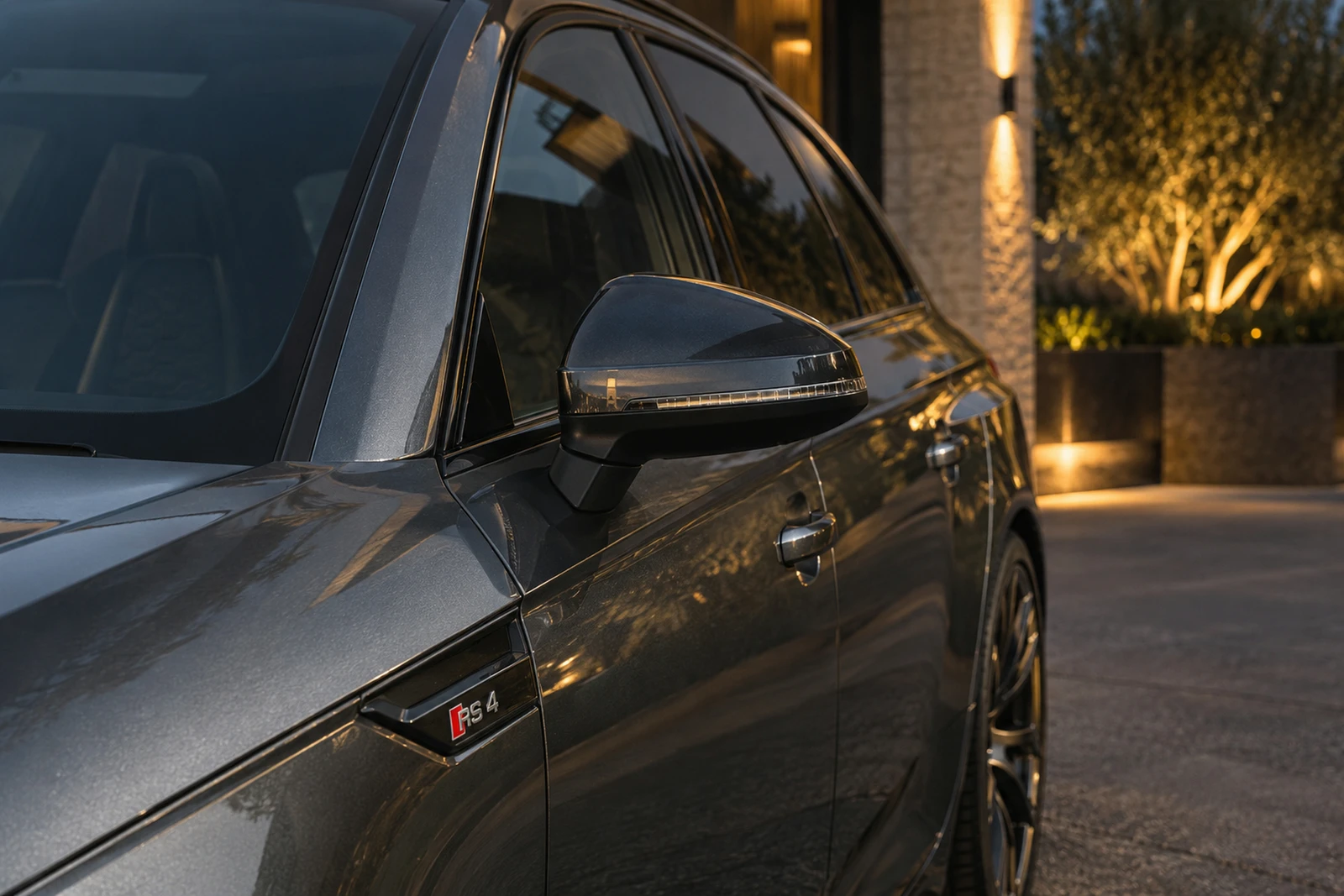 АВТО 1007930 Ауди RS4 графитовый Зеркало и плечо