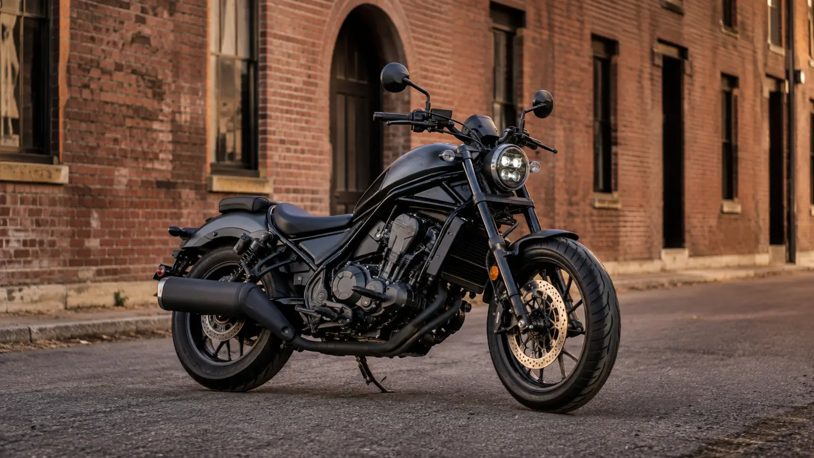 АВТО 1000100 Honda Rebel 1100 в городе