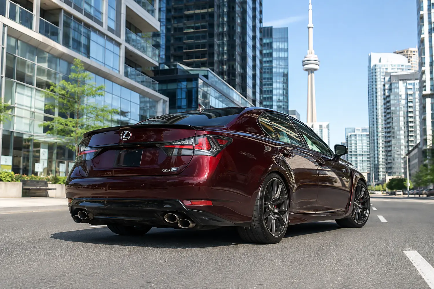АВТО 1003919 бордовый Lexus GS F в центре Торонто
