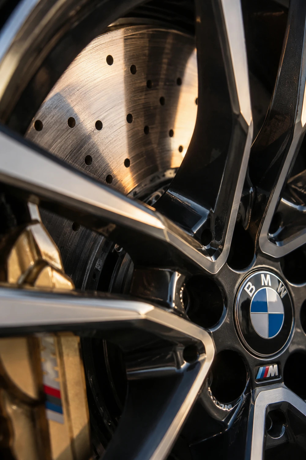 АВТО 1006824 BMW M4 G82 белый перламутр тормозной диск