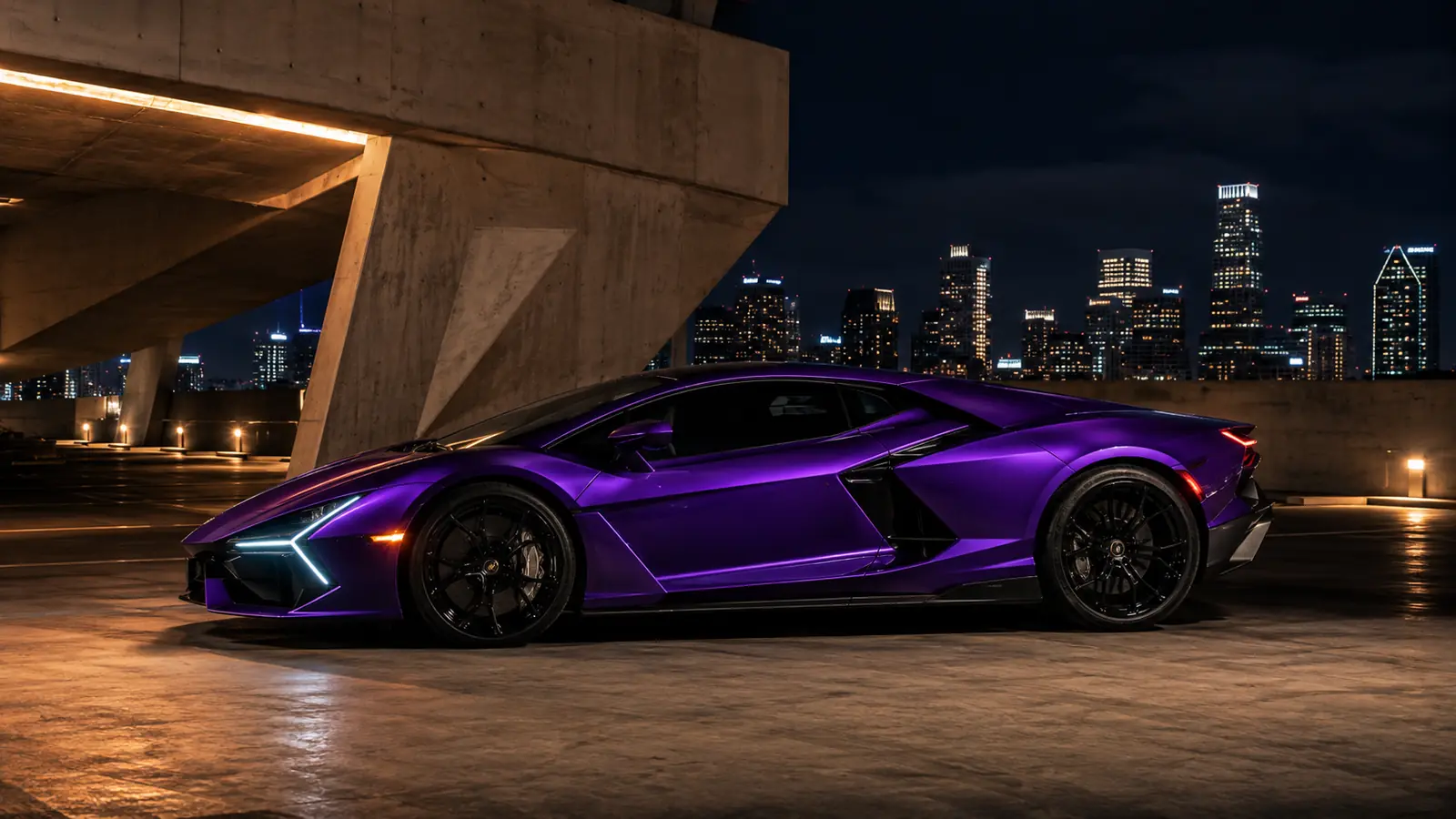 АВТО 1002019 фиолетовый Lamborghini Revuelto на ночной крыше