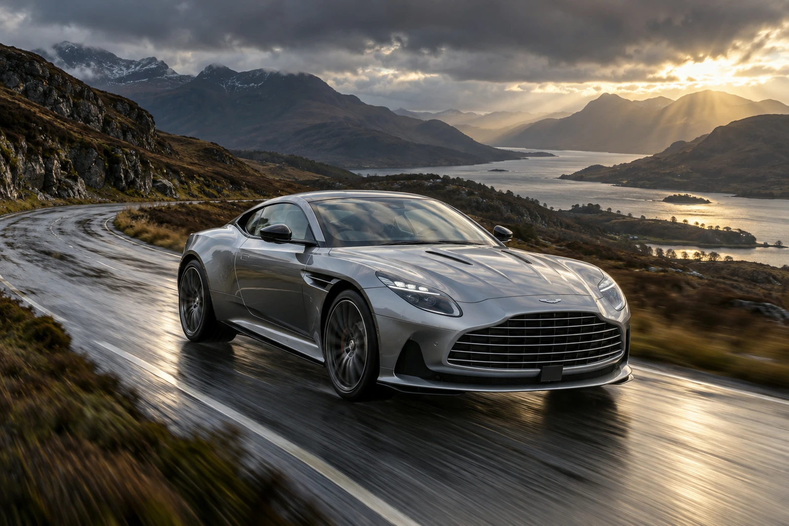 АВТО 1007722 Астон-Мартин-DB12-шотландское-нагорье