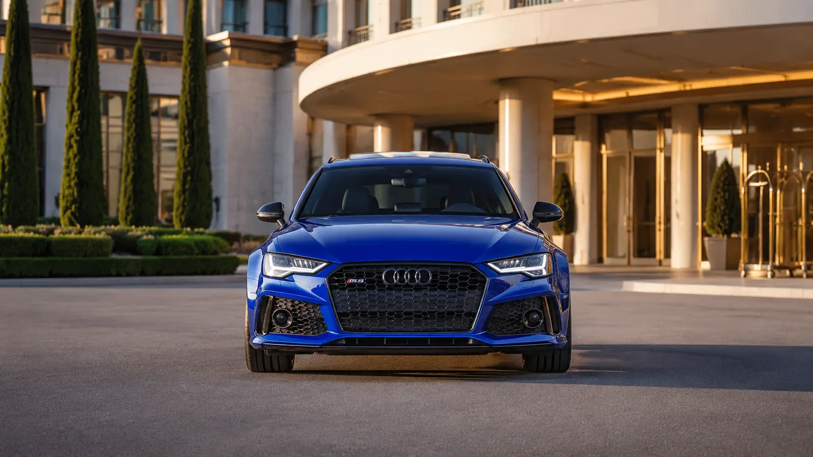 АВТО 1000553 синий Audi RS6 Avant строго спереди