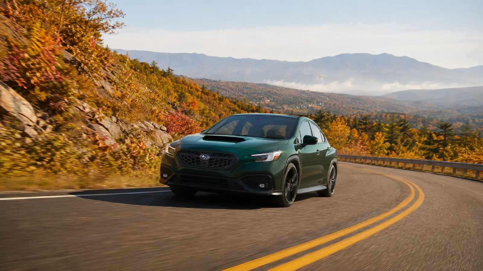 АВТО 1001548 Зелёный Subaru WRX на осеннем перевале