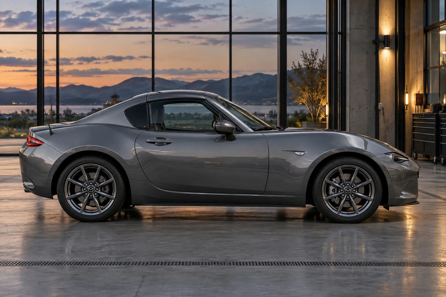 АВТО 1007330 Mazda MX5 ND RF серый стеклянный бокс