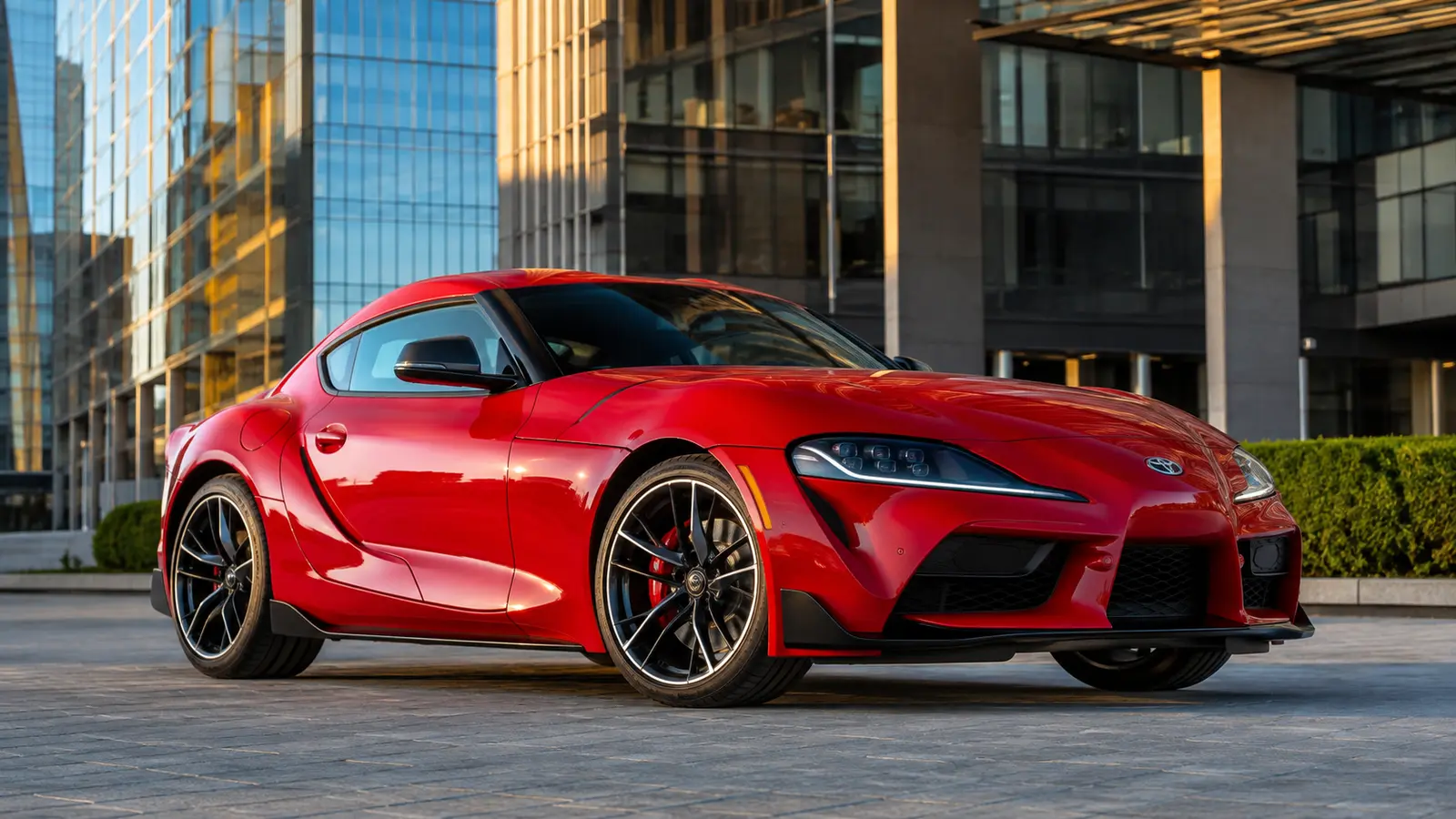 АВТО 1000409 красная Toyota GR Supra в деловом центре