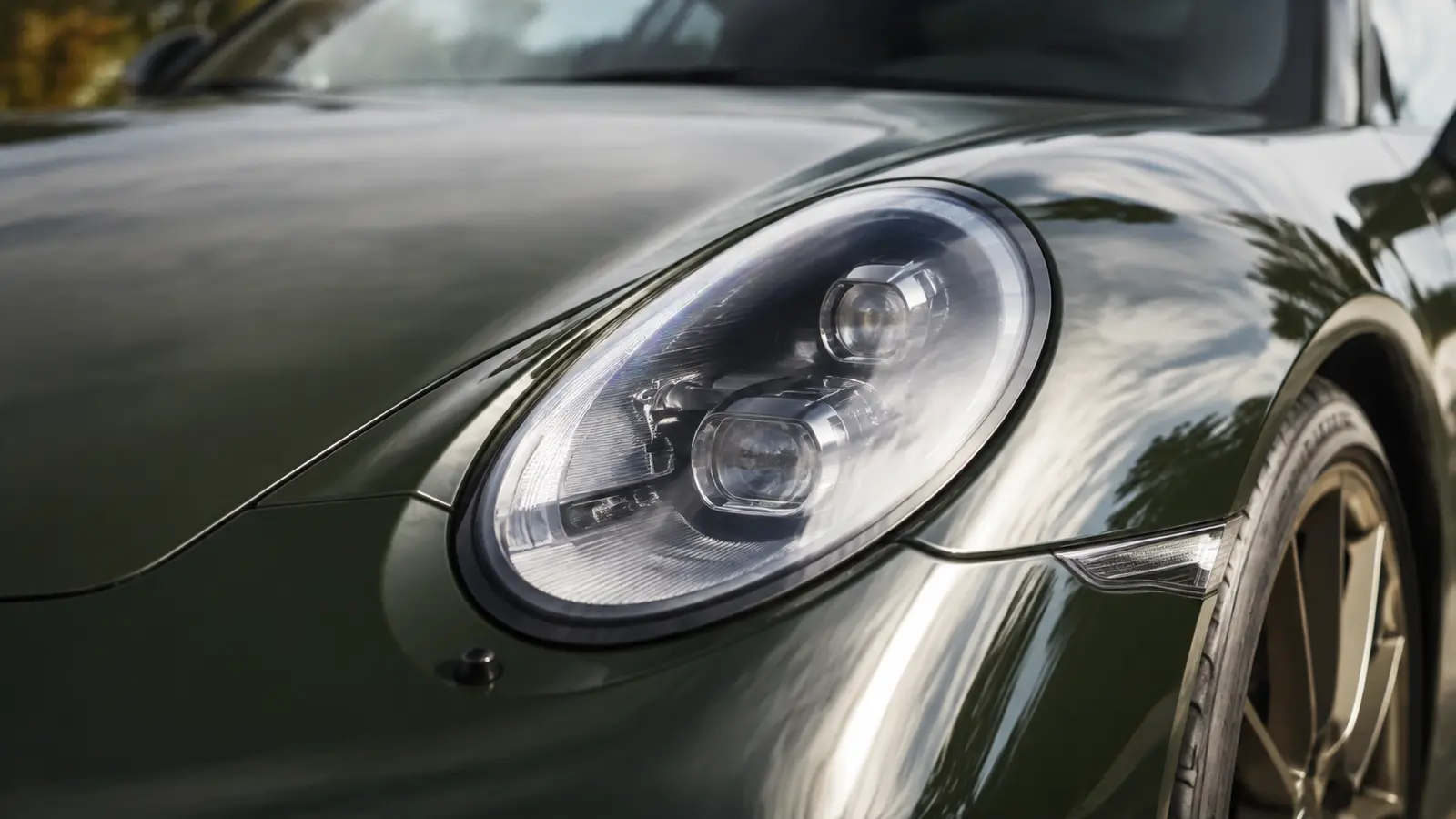 АВТО 1000616 крупный план фары Porsche 911 и части кузова