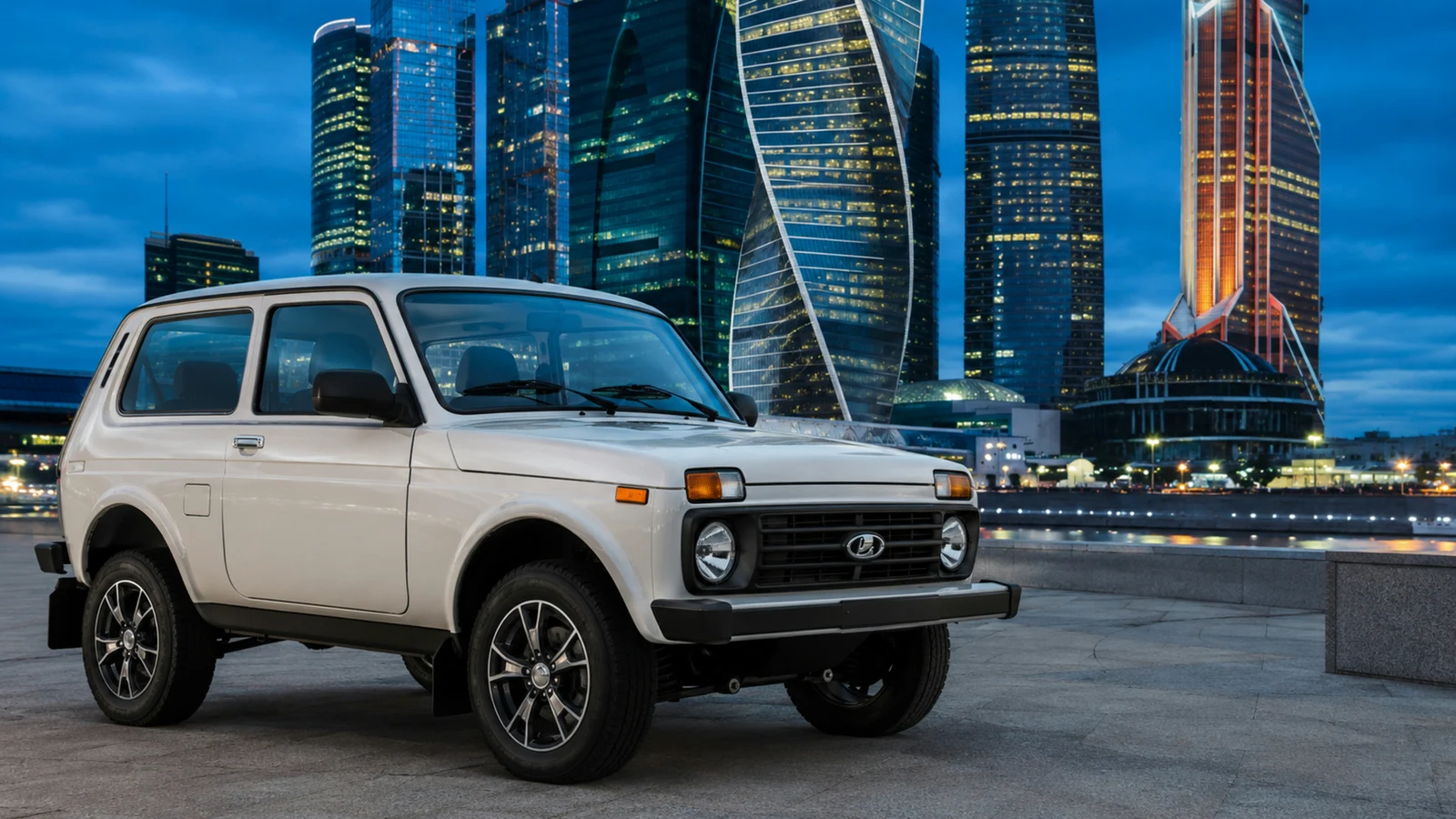 АВТО 1003218 жемчужно-белый Lada Niva Legend крупно премиальный кадр