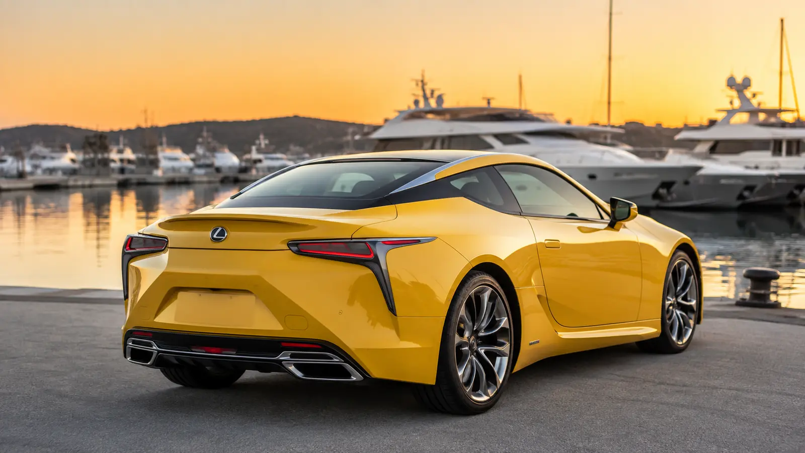 АВТО 1001849 жёлтый Lexus LC 500 у марины