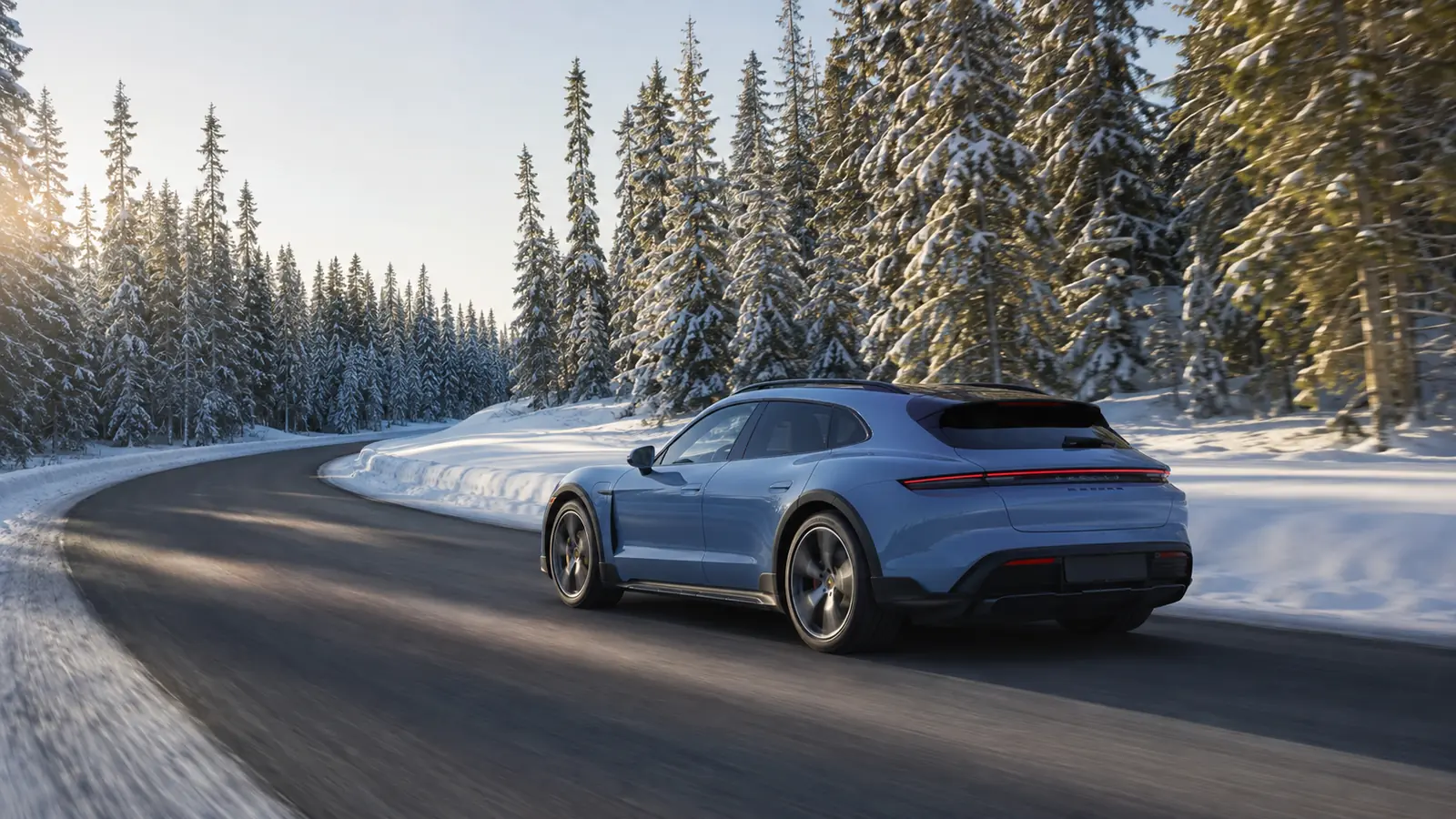 АВТО 1000208 голубой Porsche Taycan Cross Turismo в зимнем лесу