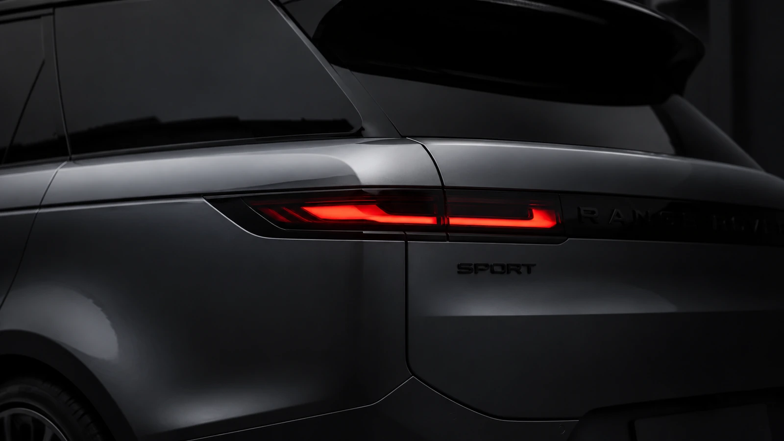 АВТО 1000786 крупный план заднего фонаря Range Rover Sport