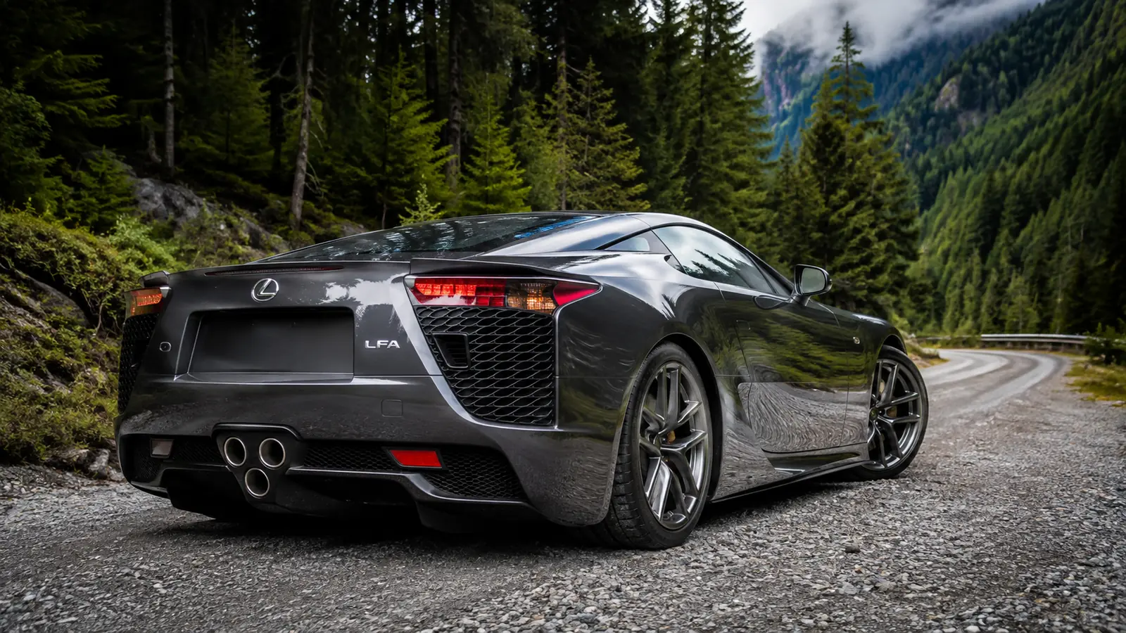 АВТО 1002253 графитовый Lexus LFA крупно в лесной долине
