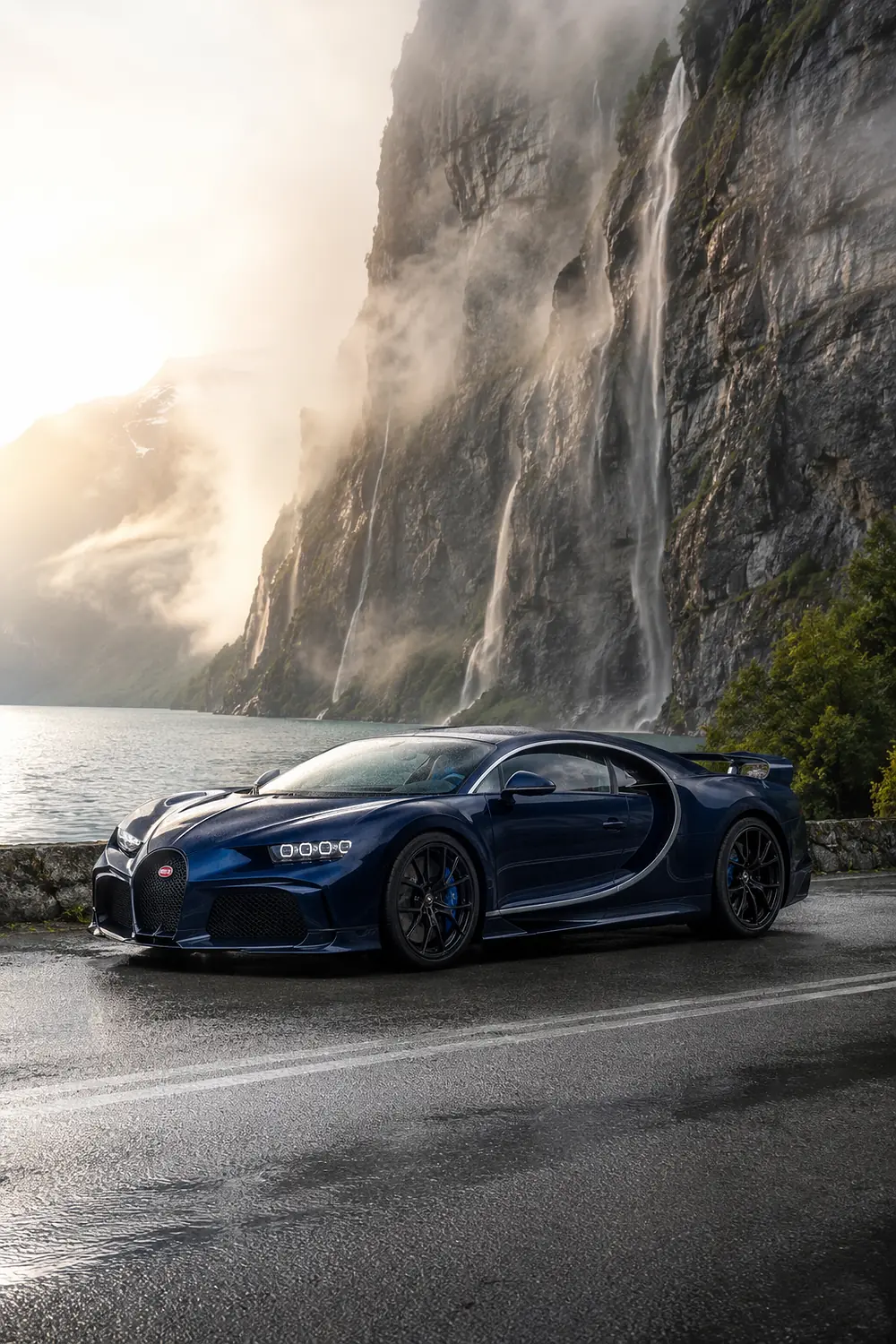 АВТО 1003547 синий Bugatti Chiron Super Sport у фьорда