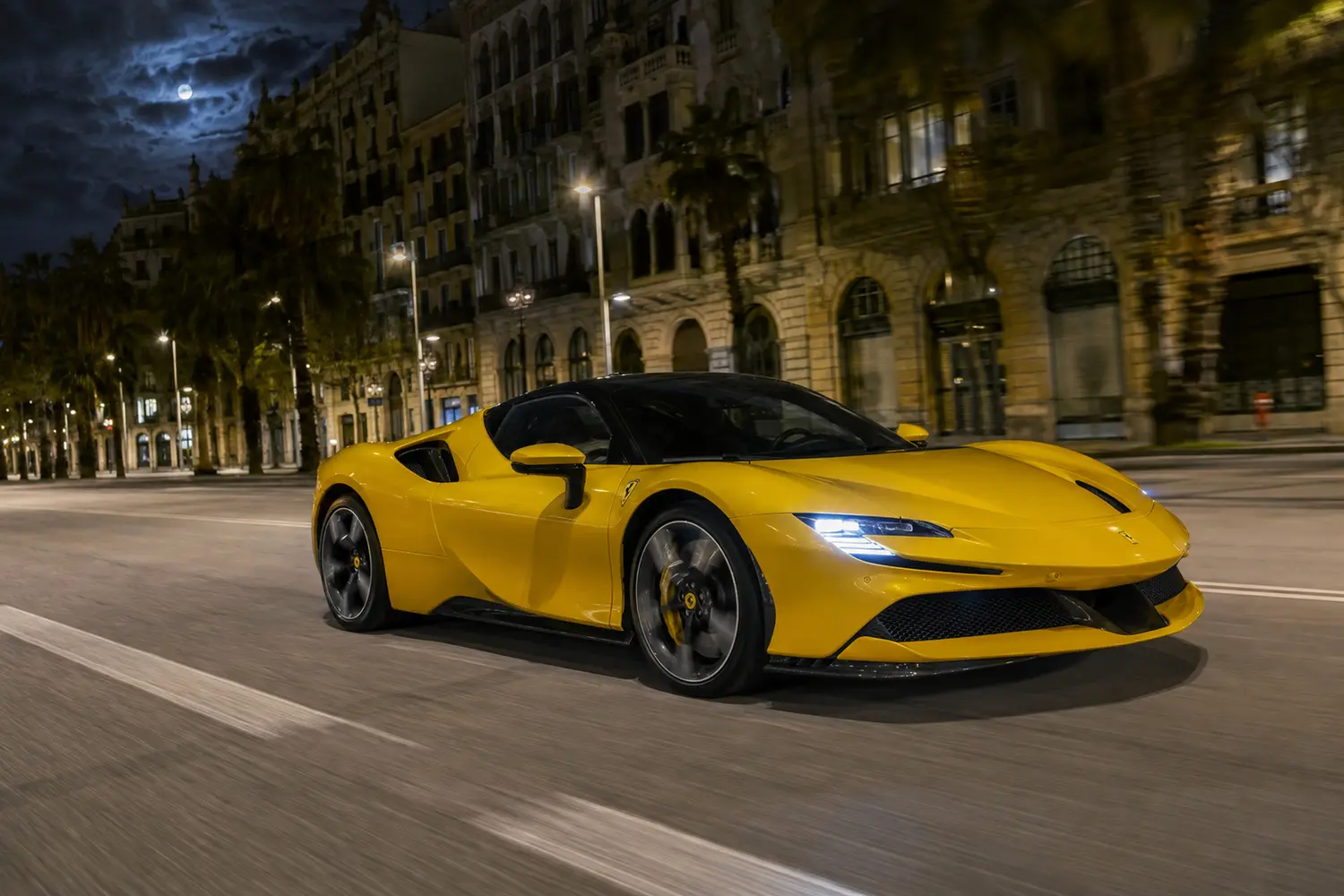 АВТО 1003771 жёлтый Ferrari SF90 Stradale в Барселоне