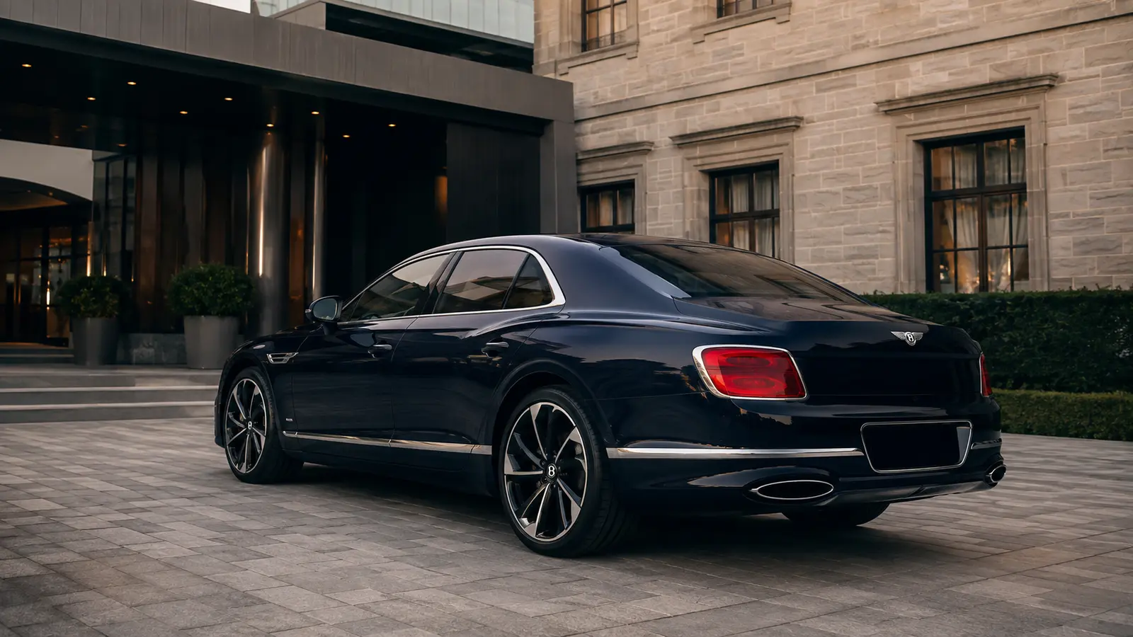 АВТО 1001171 тёмно-синий Bentley Flying Spur у делового клуба