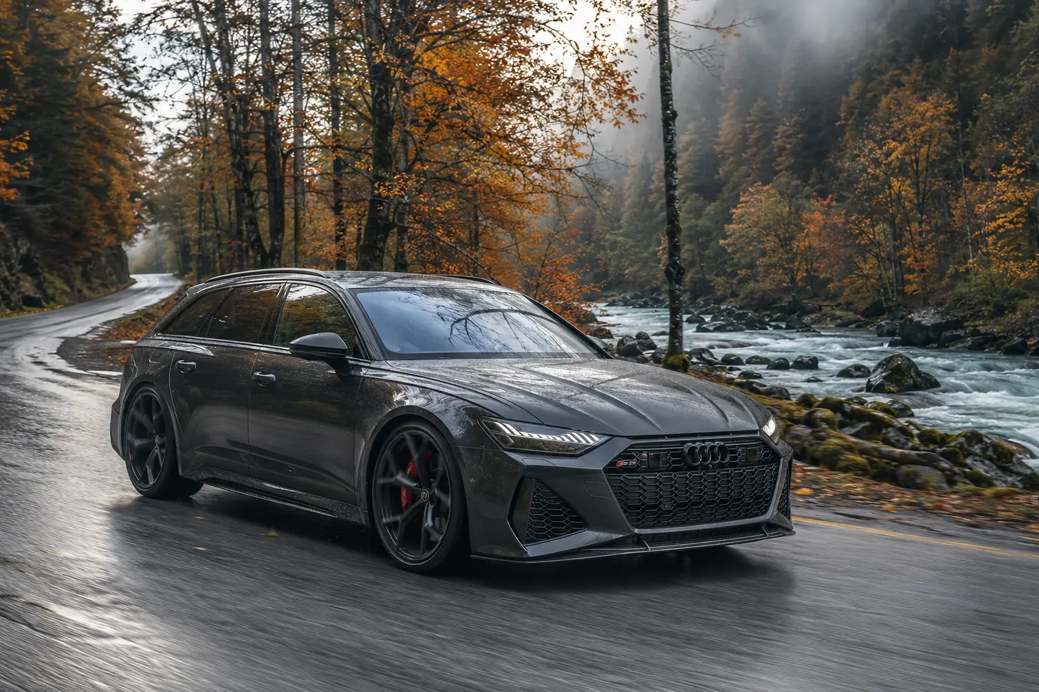 АВТО 1003714 тёмный Audi RS6 в осеннем лесу у реки