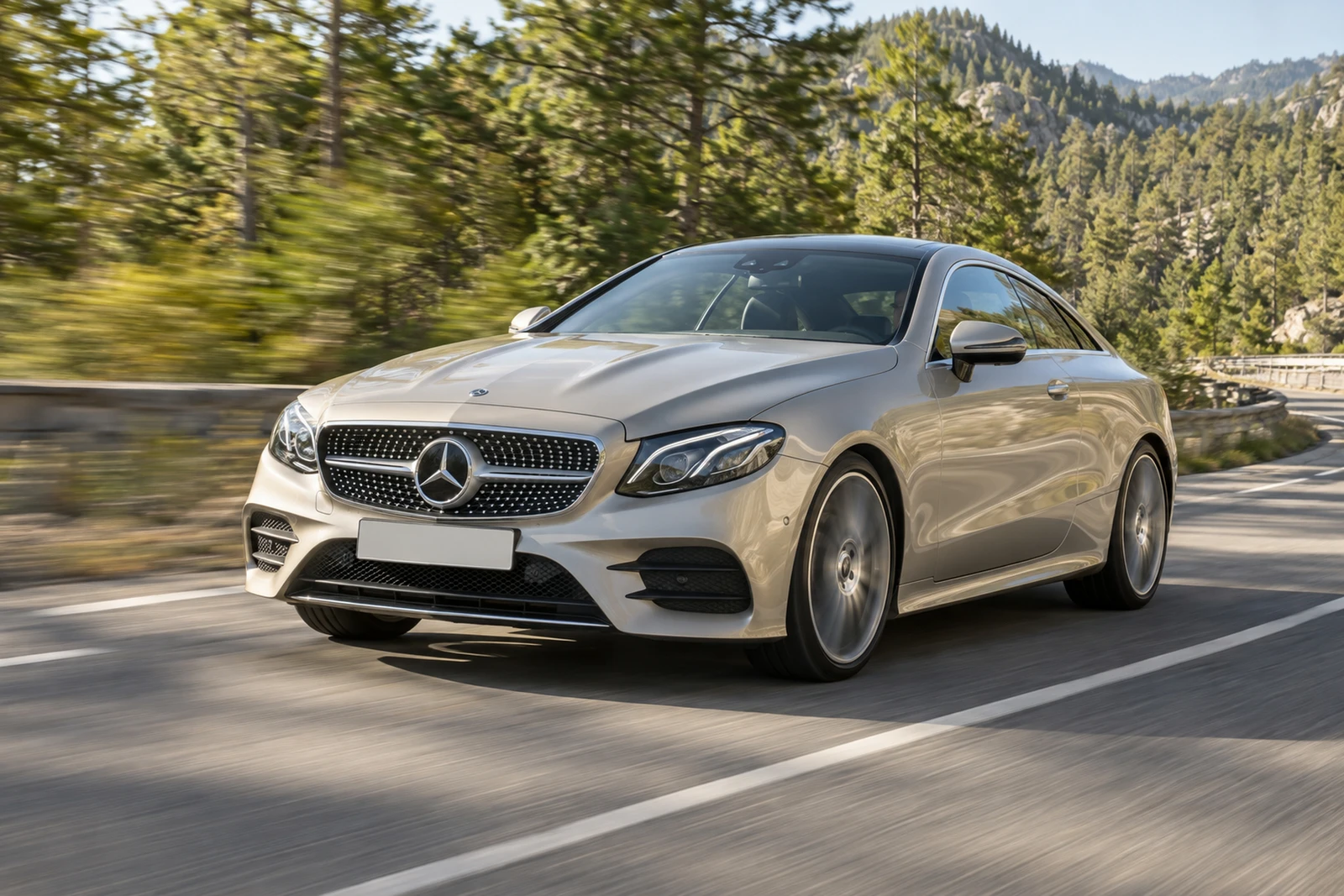 АВТО 1008038 Мерседес E400 шампань Лесная дорога