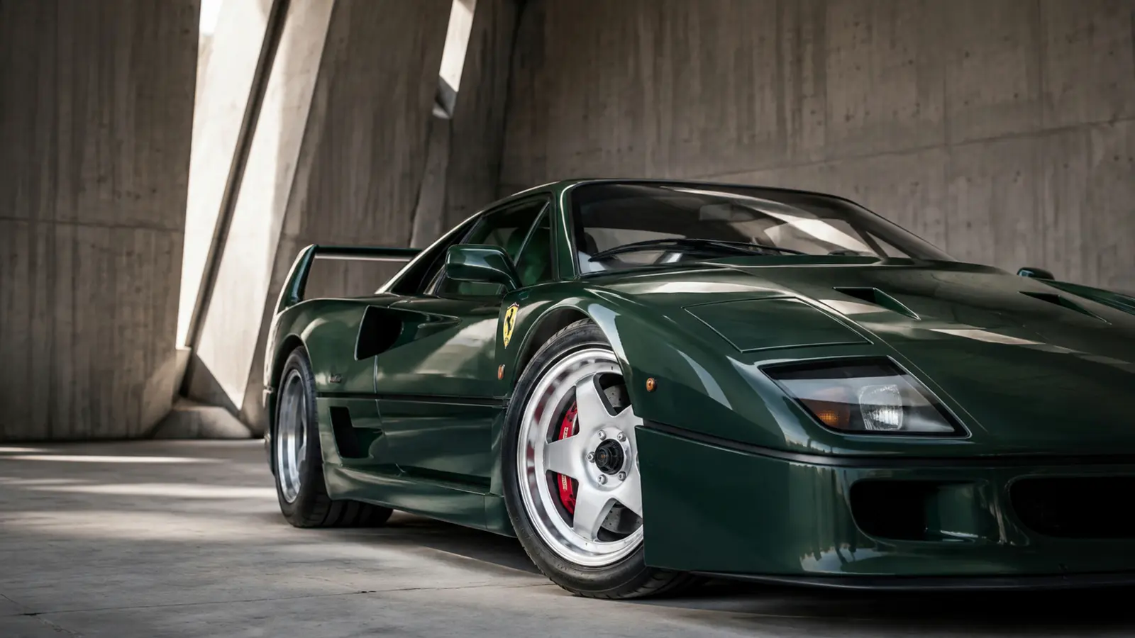 АВТО 1003372 тёмно-зелёный Ferrari F40 крупно колесо и крыло