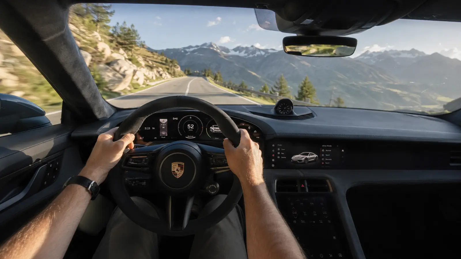 АВТО 1002390 кокпит Porsche Taycan Turbo GT на горной дороге