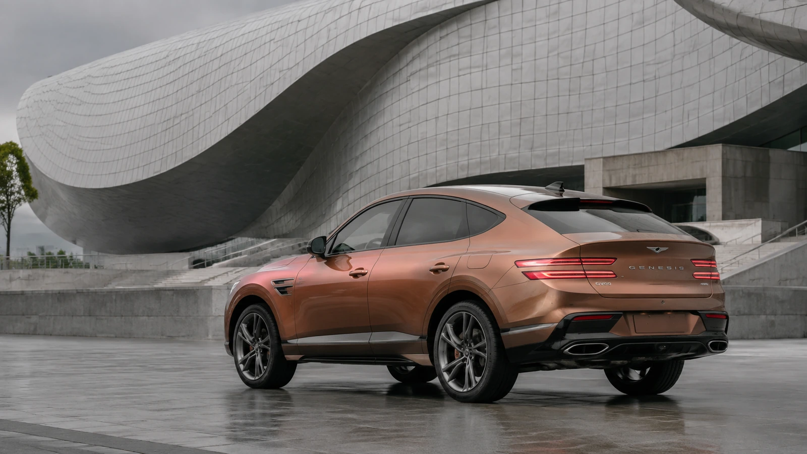 АВТО 1000763 бронзовый Genesis GV80 Coupe у современного музея