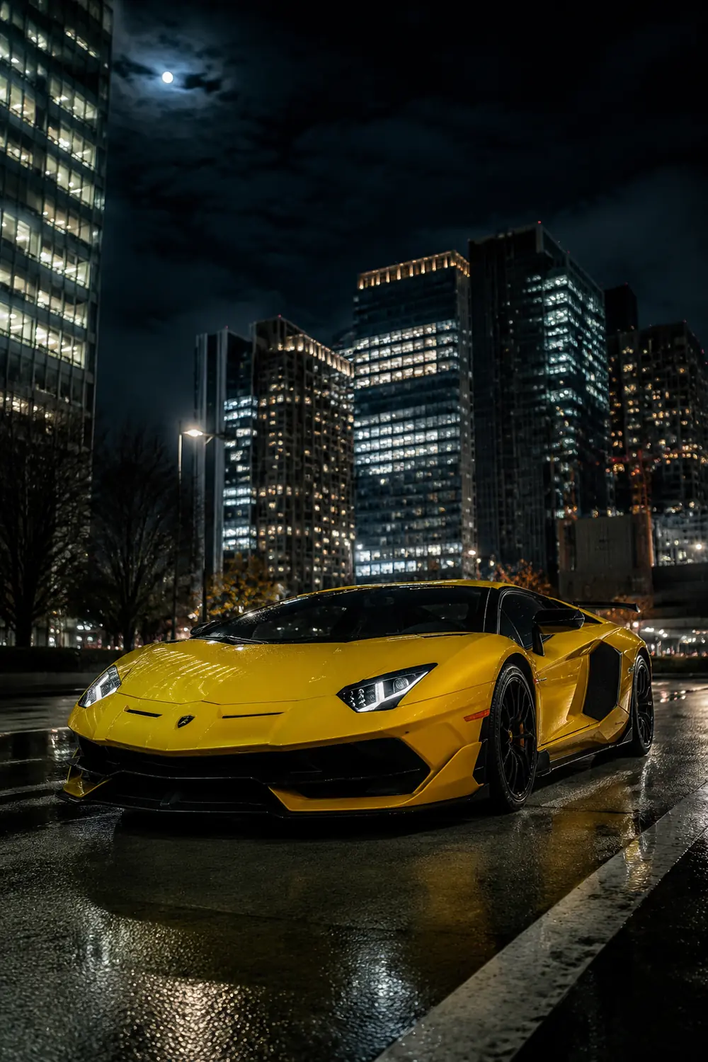 АВТО 1003796 жёлтая Lamborghini Aventador SVJ в ночном Токио