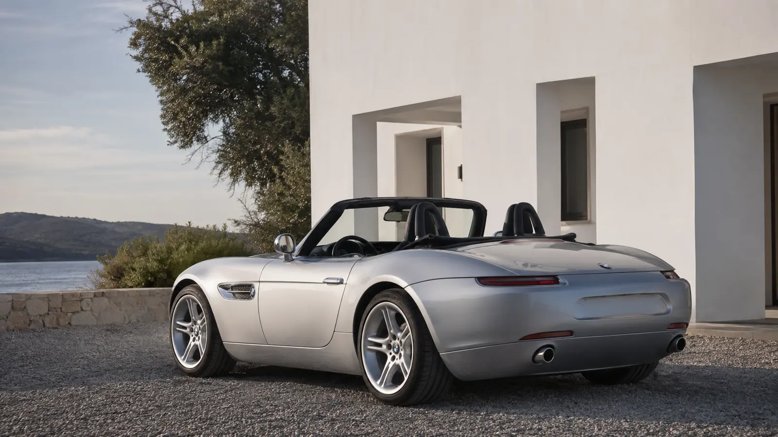 АВТО 1001334 Серебристый BMW Z8 у белой виллы