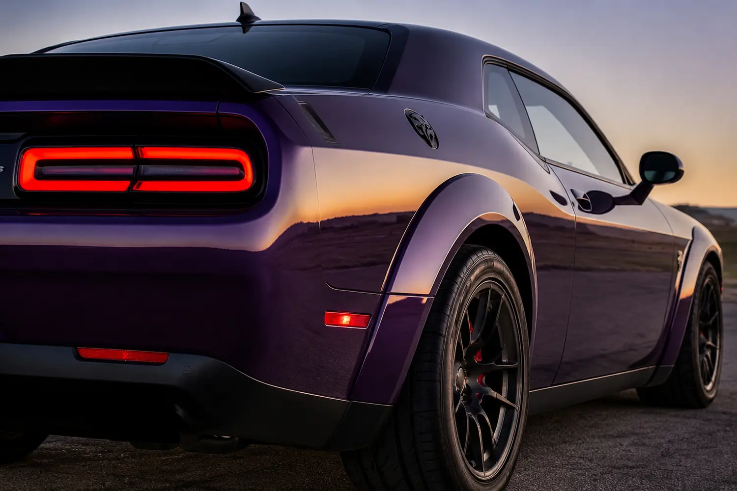 АВТО 1003734 сливовый Dodge Challenger SRT Demon 170 крупно задний фонарь