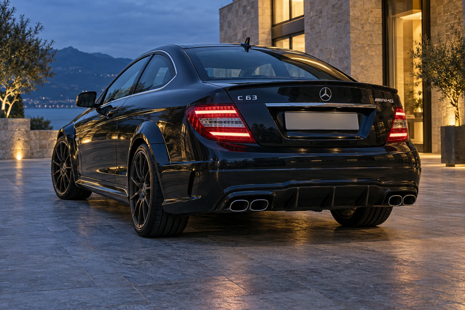 АВТО 1008000 Мерседес C63 W204 Вечерний двор
