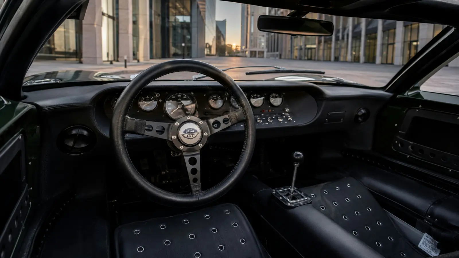 АВТО 1003384 тёмно-зелёный Ford GT40 крупно руль и приборная панель