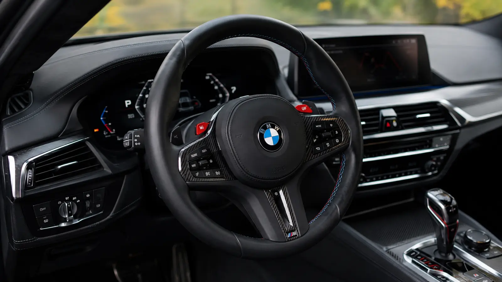 АВТО 1001740 кокпит BMW M5