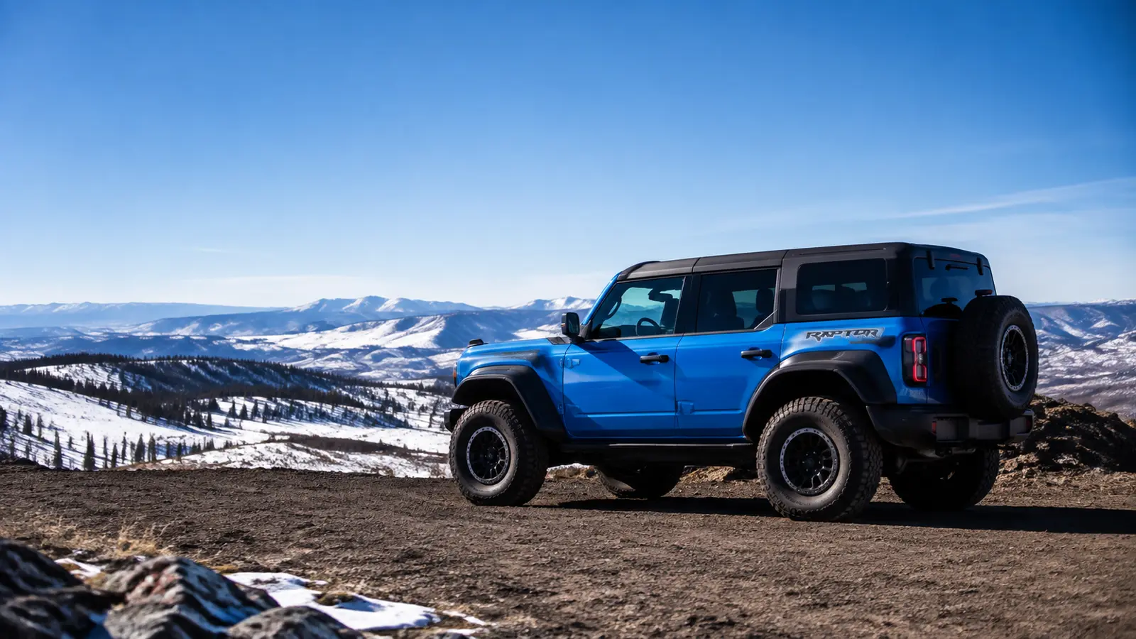 АВТО 1001558 Синий Ford Bronco Raptor на снежном плато