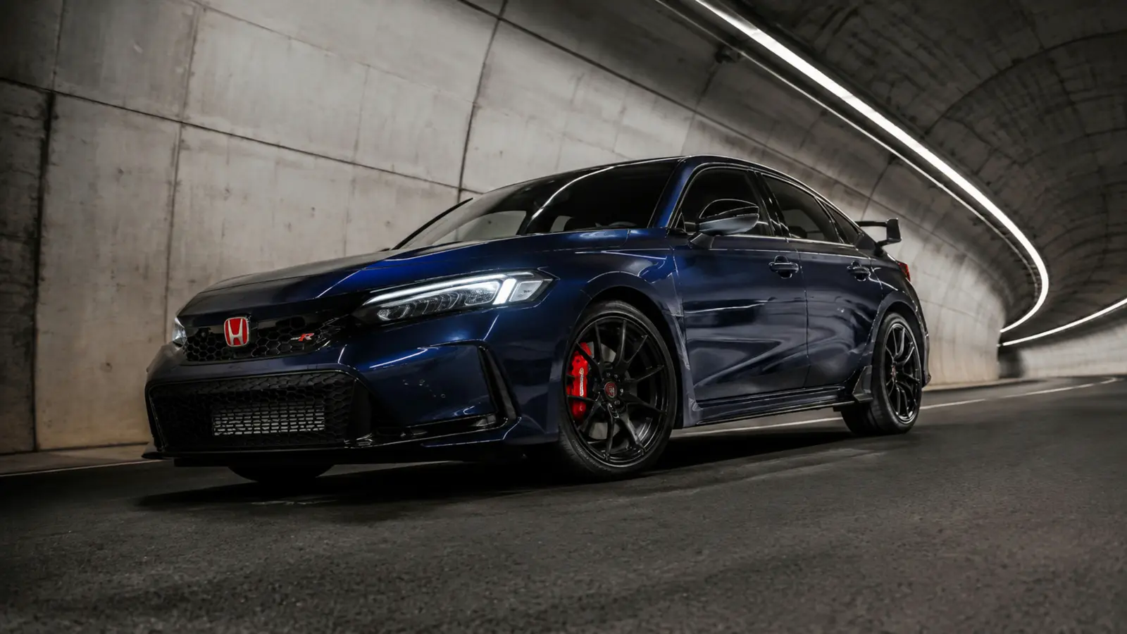 АВТО 1003306 тёмно-синий Honda Civic Type R FL5 крупно с уровня переднего колеса