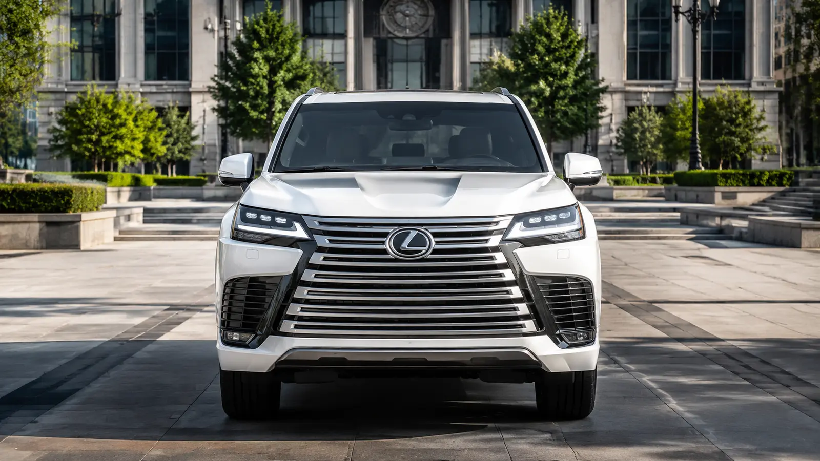 АВТО 1000501 белый Lexus LX 600 вид спереди