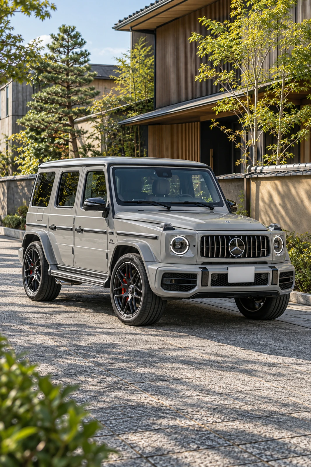 АВТО 1007983 Мерседес G63 светло-серый Киото