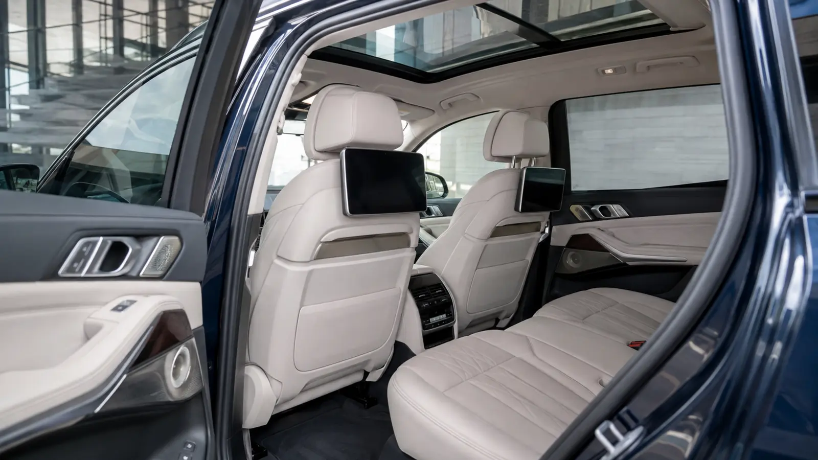 АВТО 1000335 салон BMW X7 M60i