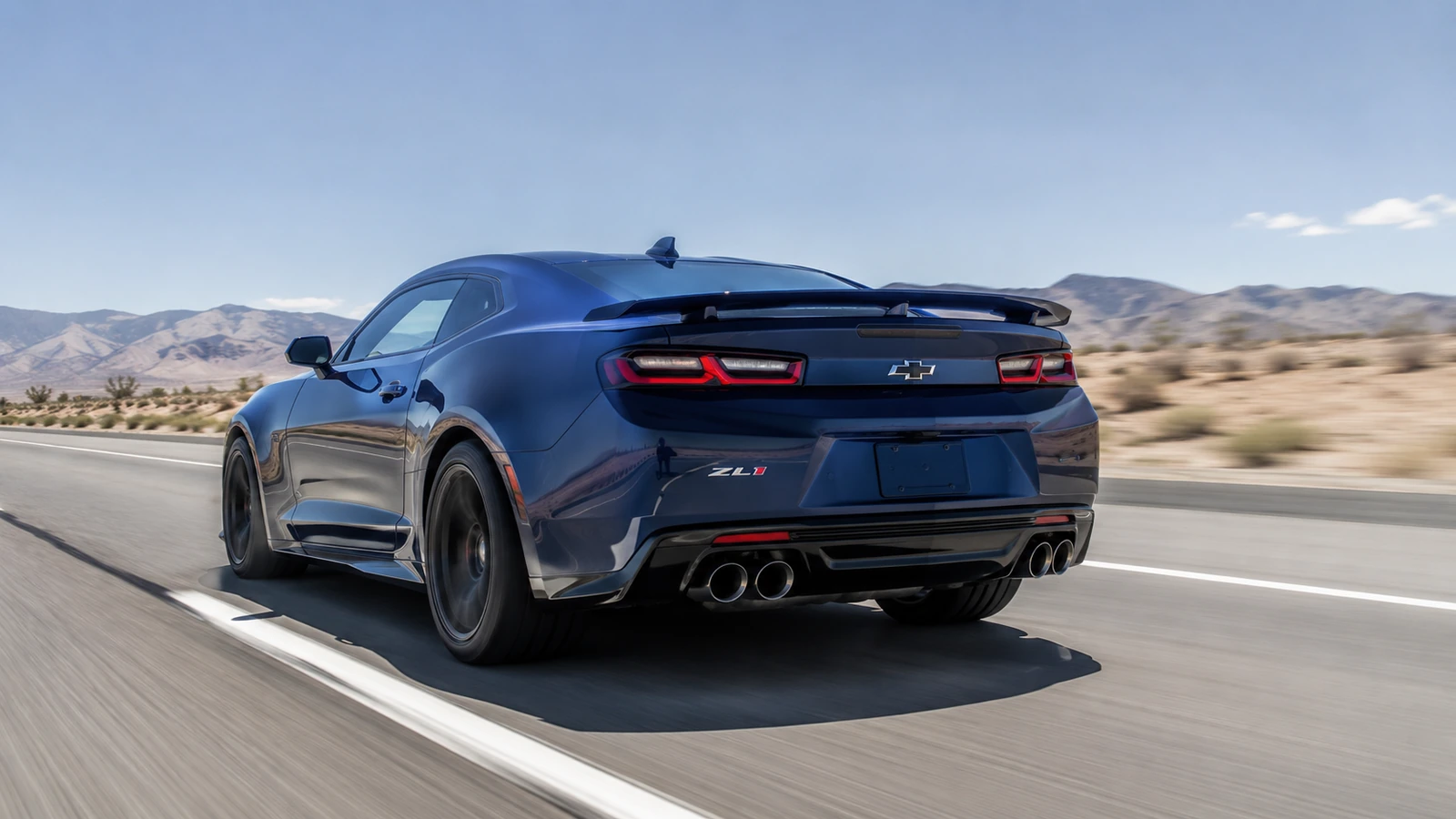 АВТО 1000787 синий Chevrolet Camaro на пустынном шоссе