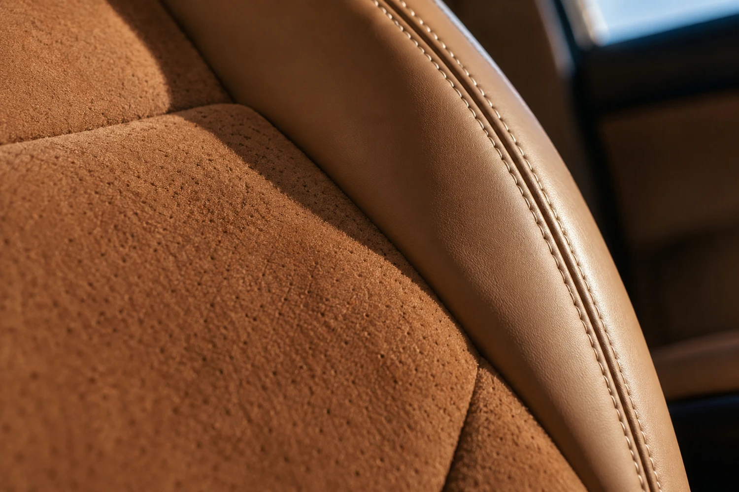 АВТО 1006745 Lexus LC500 карамельный алькантара и нить