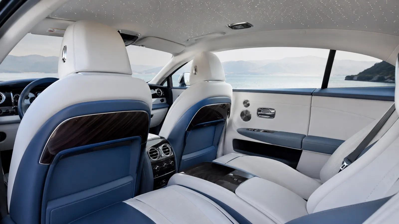 АВТО 1001497 Светлый салон Rolls-Royce Spectre