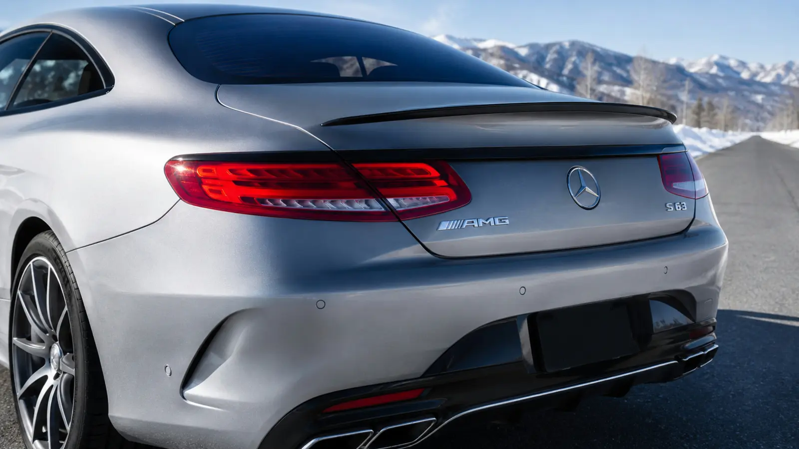 АВТО 1003107 серебристый Mercedes-AMG S 63 Coupe крупно премиальный кадр