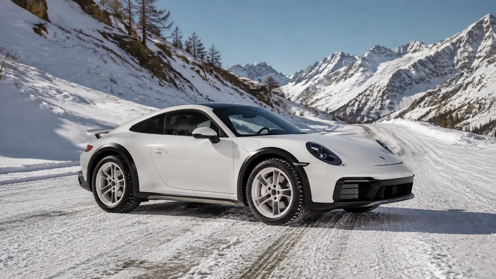 АВТО 1001603 белый Porsche 911 Dakar на снегу