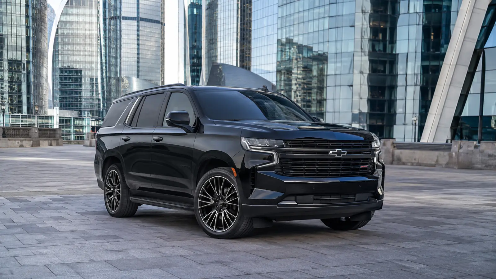 АВТО 1000342 Chevrolet Tahoe RST в деловом центре
