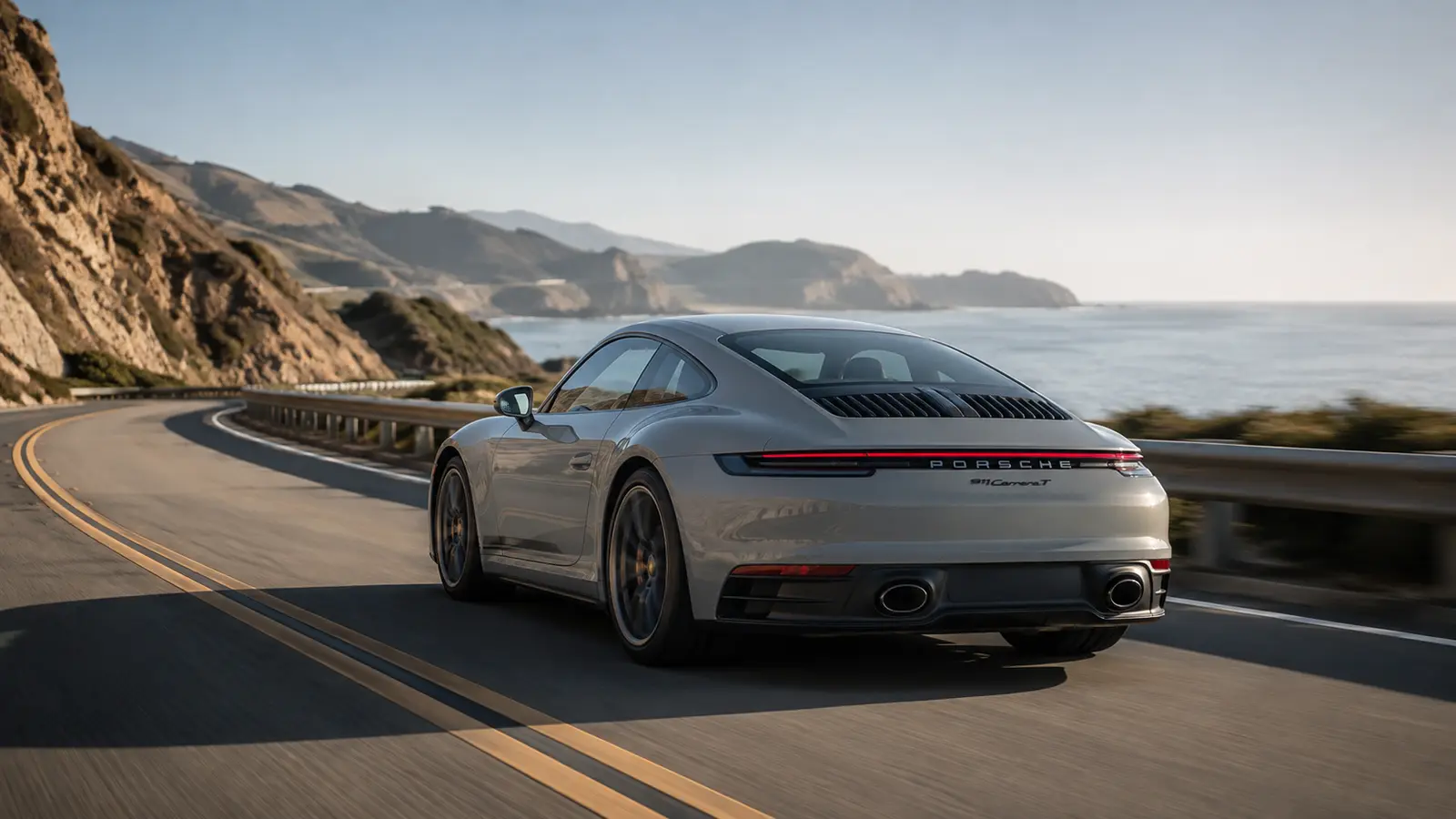 АВТО 1001101 серый Porsche 911 Carrera T на океанской дороге