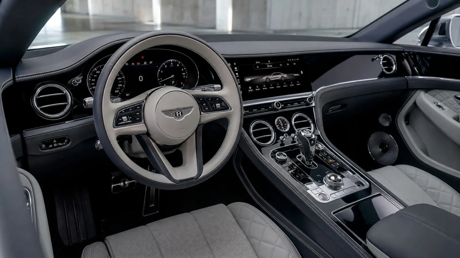 АВТО 1003278 серебристый Bentley Continental GT Speed крупно руль и приборная панель