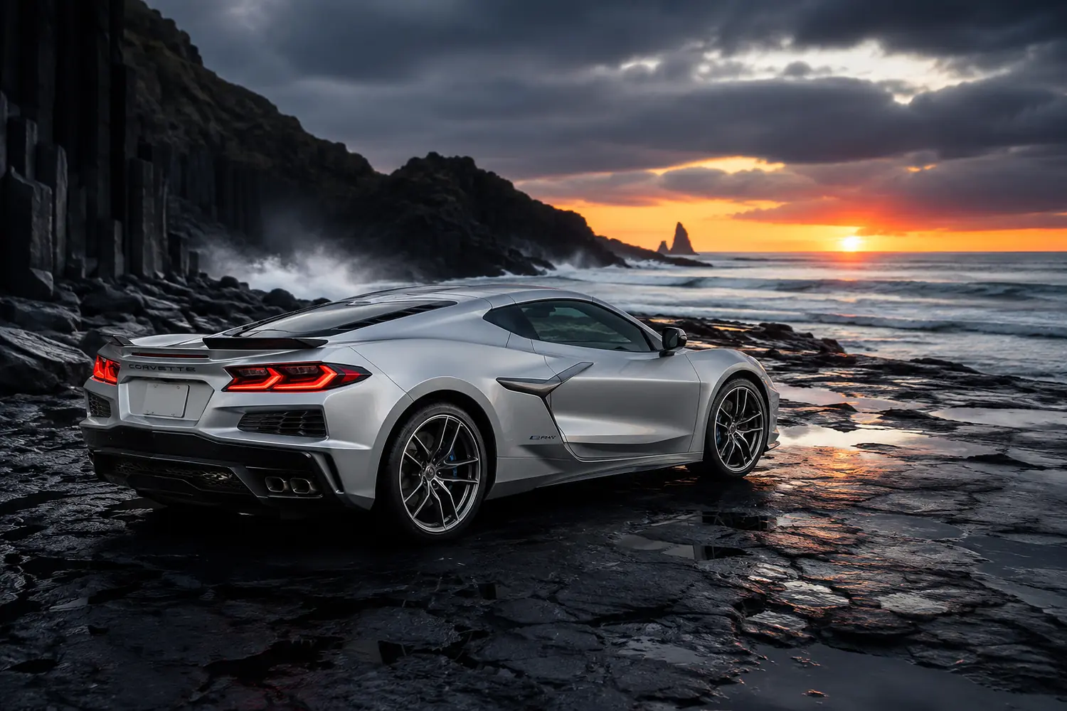 АВТО 1003525 серебристый Chevrolet Corvette E-Ray у океана