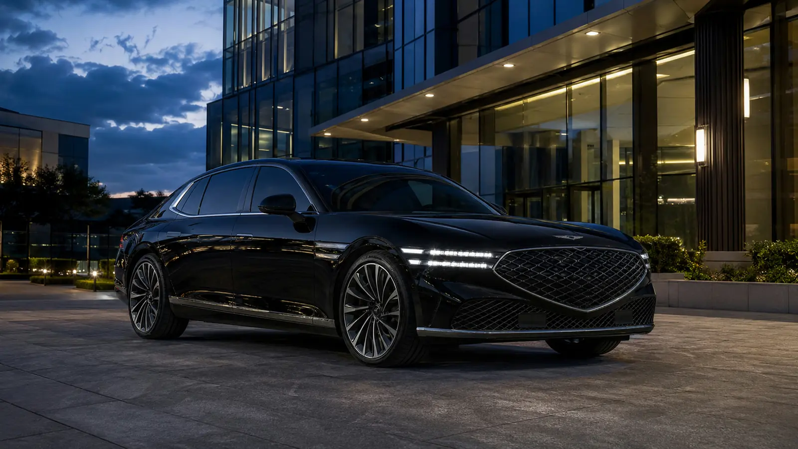 АВТО 1002594 чёрный Genesis G90 у премиального делового центра