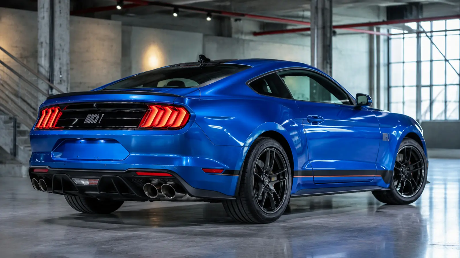 АВТО 1002915 синий Ford Mustang Mach 1 крупно у индустриальной галереи